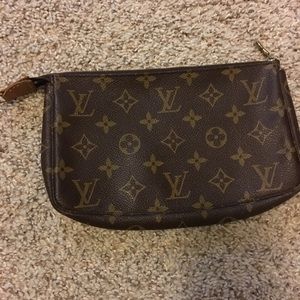 Louis Vuitton pouchette accessories 🚨AUTHENTIC🚨